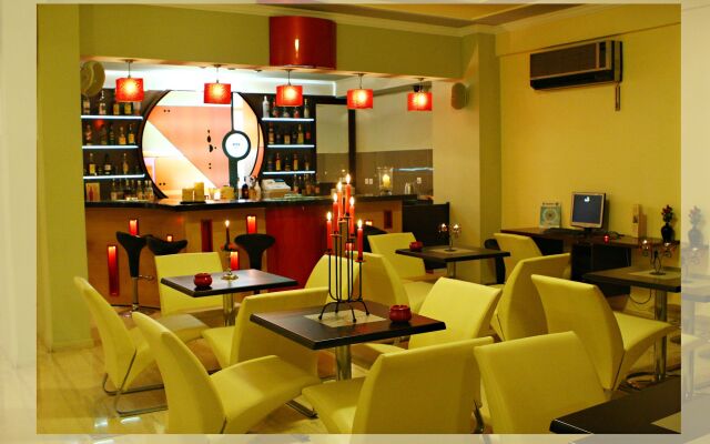 Ionis Art Hotel