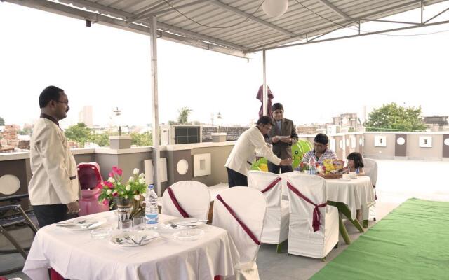 FabHotel Ghosh Villa Guest House