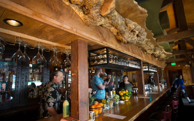 McMenamins Kalama Harbor Lodge