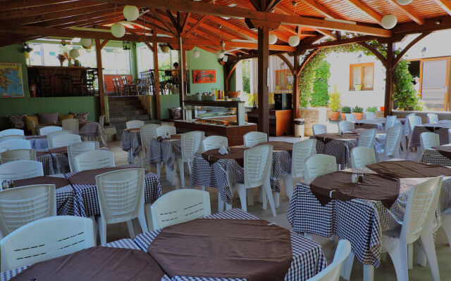 Julia Hotel