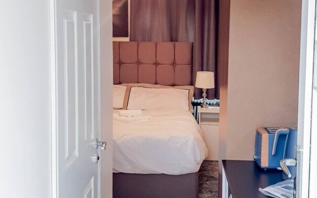 "room in Guest Room - Cosy Double Private Bedroom 2/3"