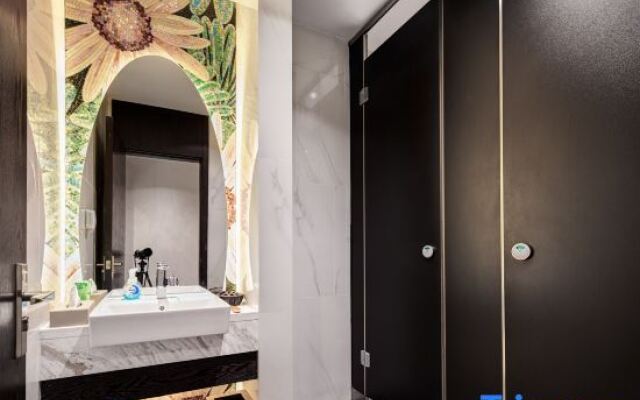 No. 8 Courtyard Homestay (Daming Lake Baotu Spring)