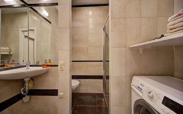 Home4day Apartment on Griboyedov Canal