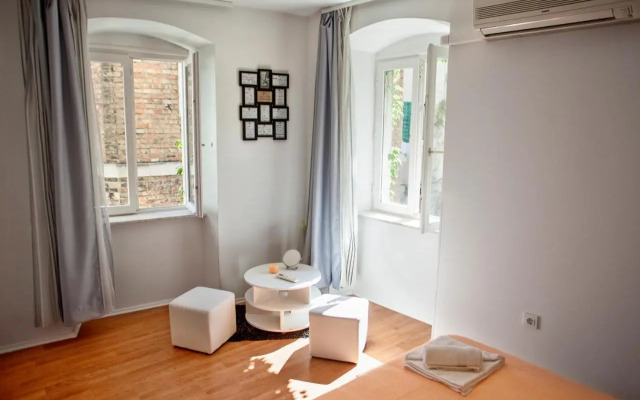 West Wall Apartment