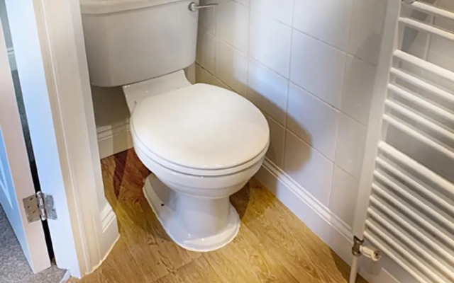 Ascot - Immaculate 2 bed House with parking