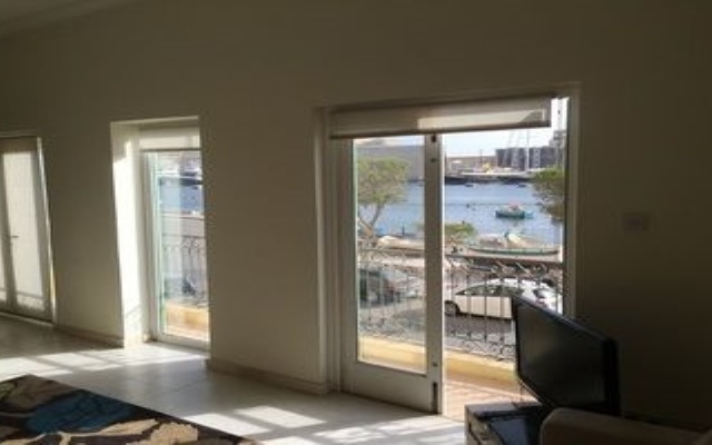 Senglea Seafront Apartment