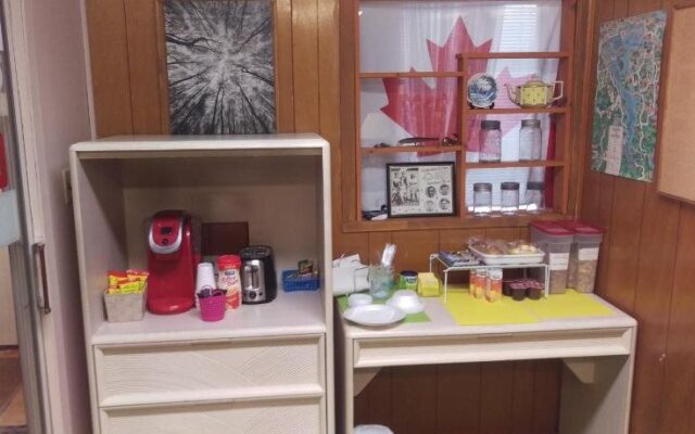 Bay Lake Inn (Frontiersman Motel)