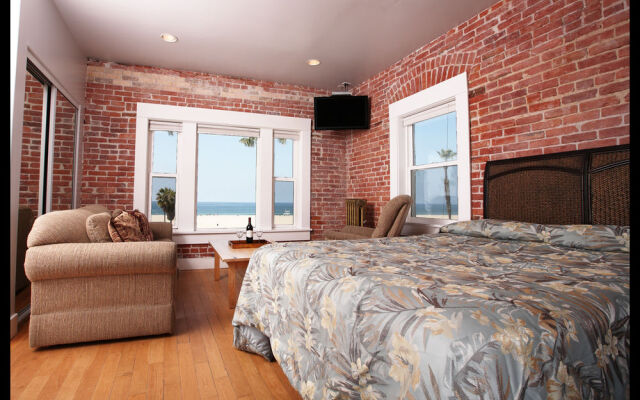 Venice Beach Suites  Hotel