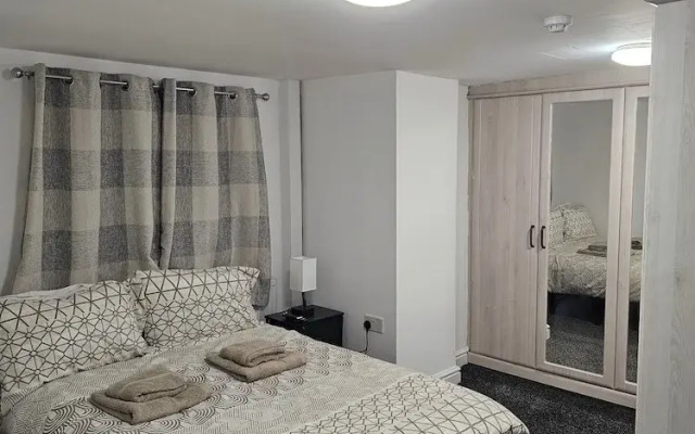 Basement Apartment Near City Centre