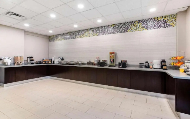 La Quinta Inn & Suites by Wyndham Indianapolis South