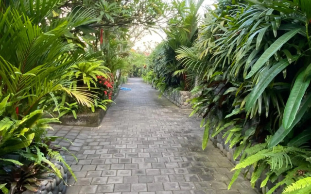 RedDoorz @ Nelayan Canggu