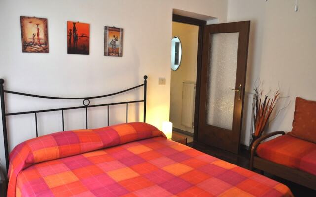 Pretty, centrally situated in Rome: wifi, climate. Metro 5 minutes