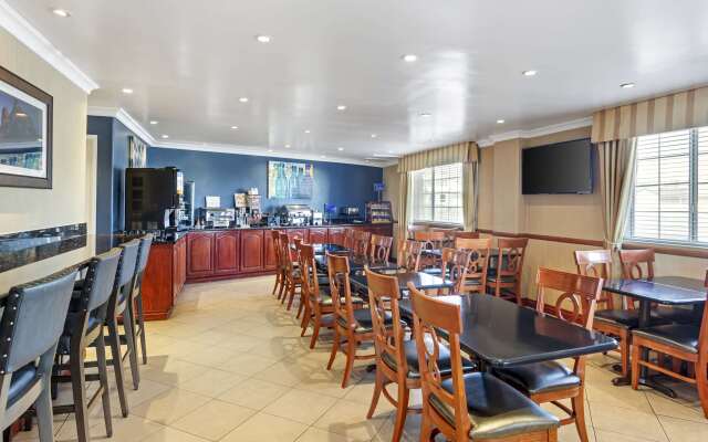 Best Western China Lake Inn