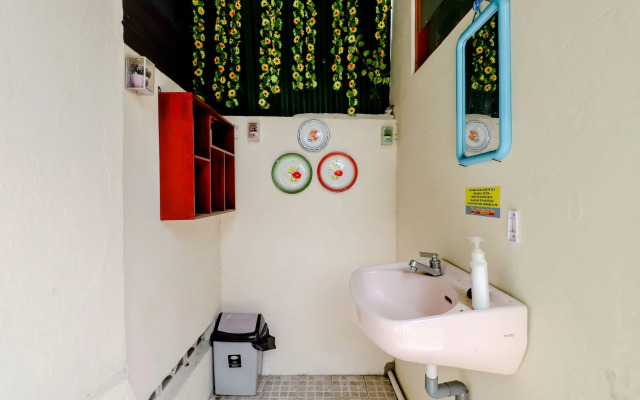 Bahagia Sederhana Home Stay - Hostel by ZUZU