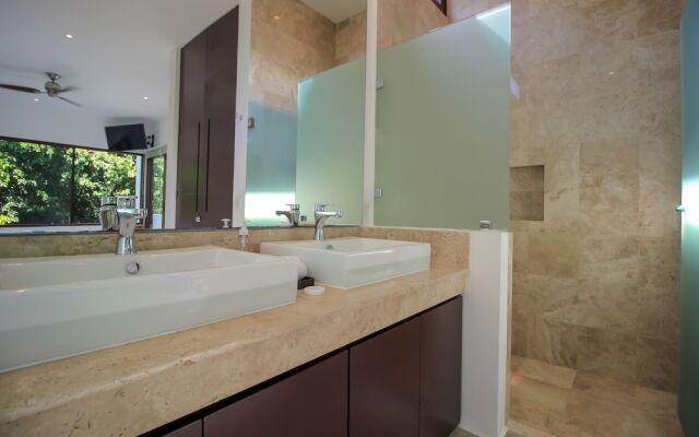 Ocean View 3 Bedroom Home by Olahola