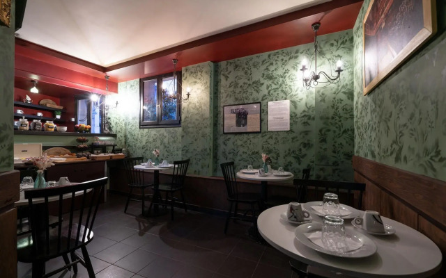The Walled off Hotel Paris