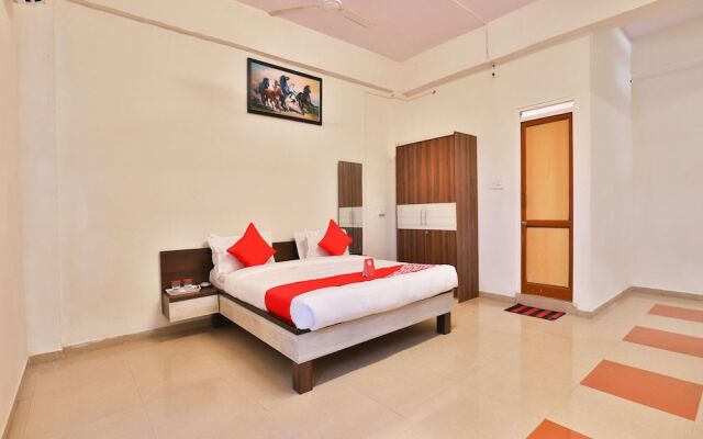 OYO Flagship 13124 Hotel Pyramid