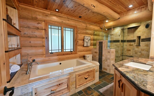 Osprey Lake Cabin 4 Bedroom Home by RedAwning