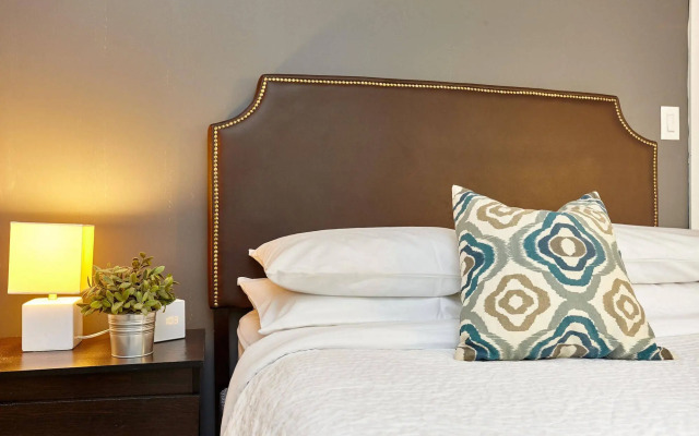 Atlas Suites Furnished Apartments- Iceboat Terrace