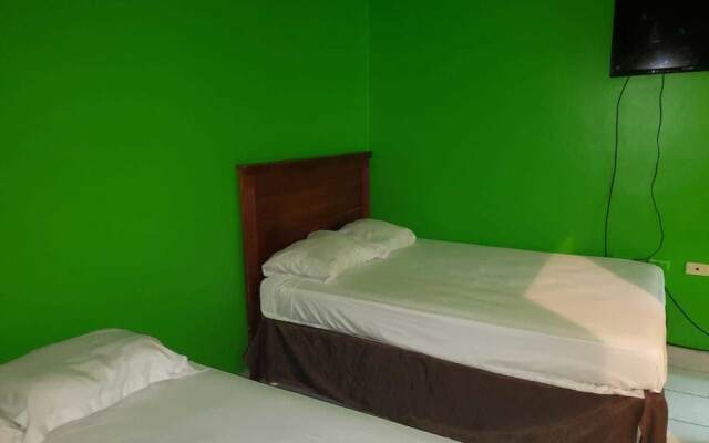 Hostal Guacamayos