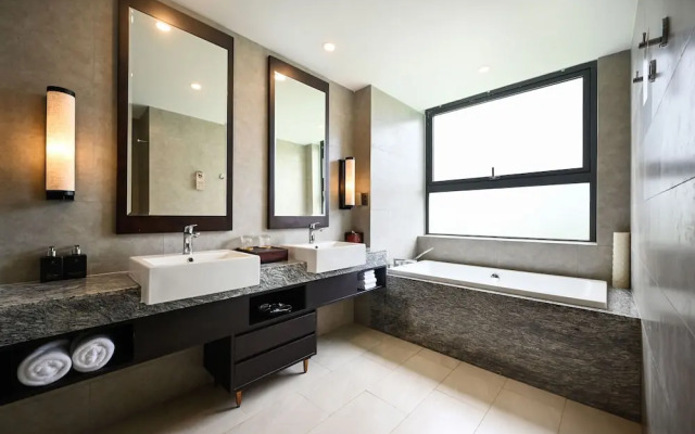 Emerald Ho Tram Resort