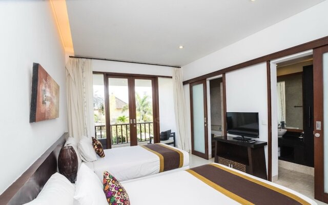 16 bedroom villa river side Legian