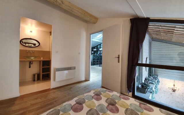 Modern Holiday Home in Olonzac with Private Swimming Pool