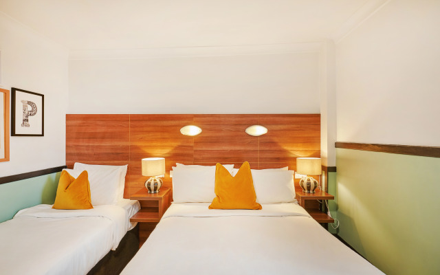 Huttons Hotel, Victoria London