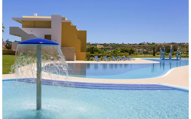 #010 Jardins Marina Holidays Flat with Shared Pool