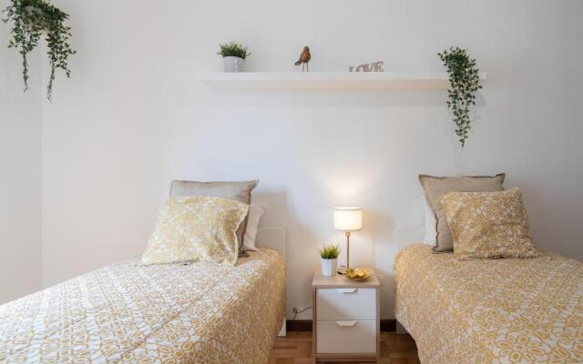 Deluxe Bright Flat with Netflix by Host Wise