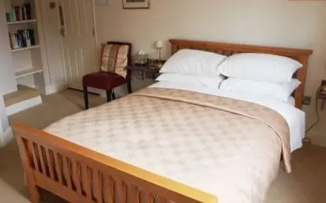 Gate House Bed  Breakfast