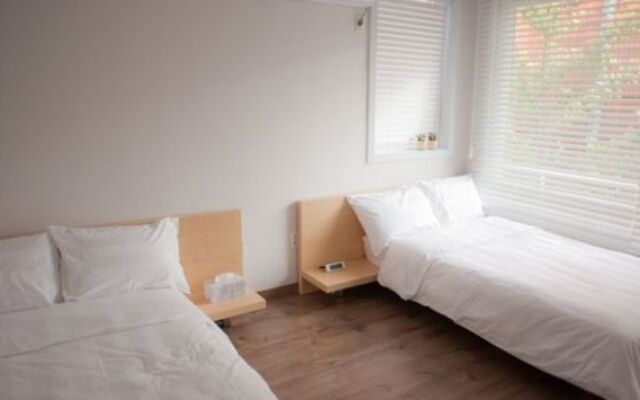 The Zip Guest House For Female Only (только для женщин)