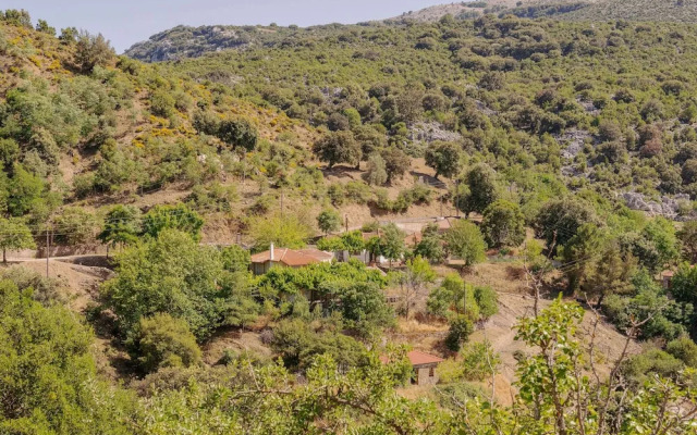 Secluded Holiday Home in Kalavrouza With Mountain Views,bbq