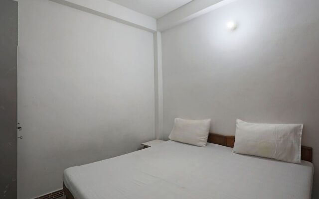 SPOT ON 46088 Hotel Black