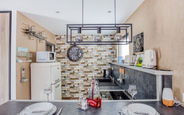 Cosy Apartment in Eperlecques with Fireplace