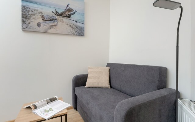 Boczna Apartment Near The Sea by Renters