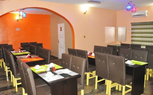 De Revelation Hotel