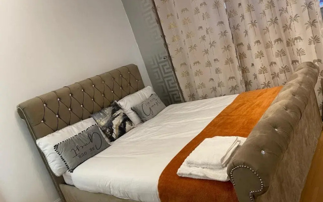 Basildon 3 Bedroom - Free Parking, Private Garden