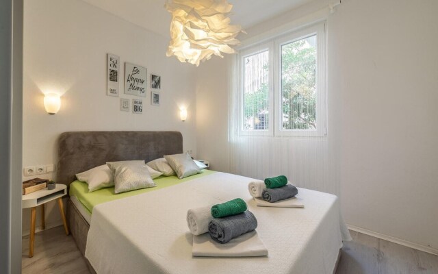 Beautiful Home in Vir With 4 Bedrooms, Wifi and Outdoor Swimming Pool