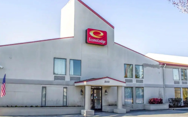 Econo Lodge Burlington I-40