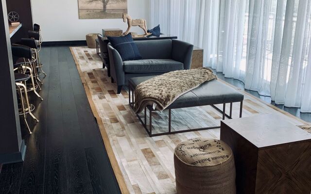 The George, by Valencia Hotel Collection