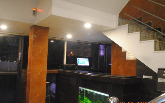 Deluxe Hotel