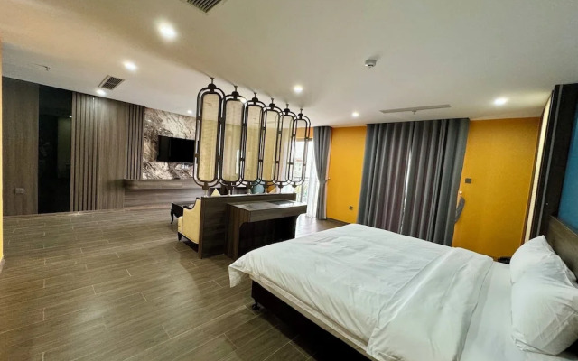 Luxury Phoenix Hotel 2