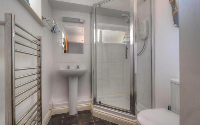 4 Bay View Court