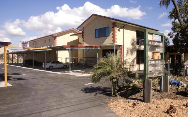 The Queensport Motel & Tavern