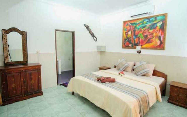 Warna Beach Hotel – Guest Rooms – Gili Trawangan