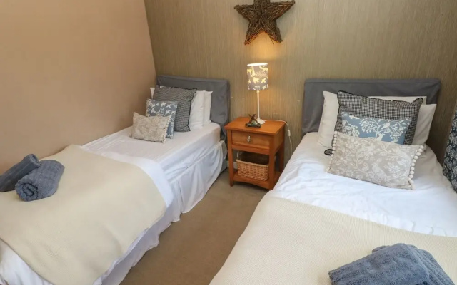 1 Hornbeam Lodge