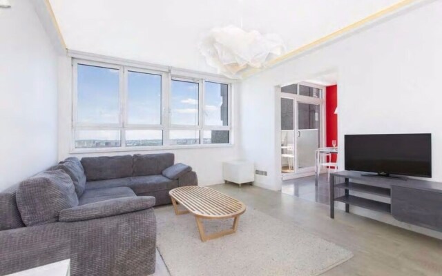 Central 2 Bedroom Apartment With Amazing Views