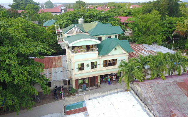 Lisa's Guesthouse by OYO Rooms