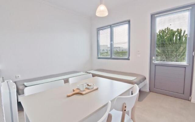 Gregory Peck Beach Break Apartments
